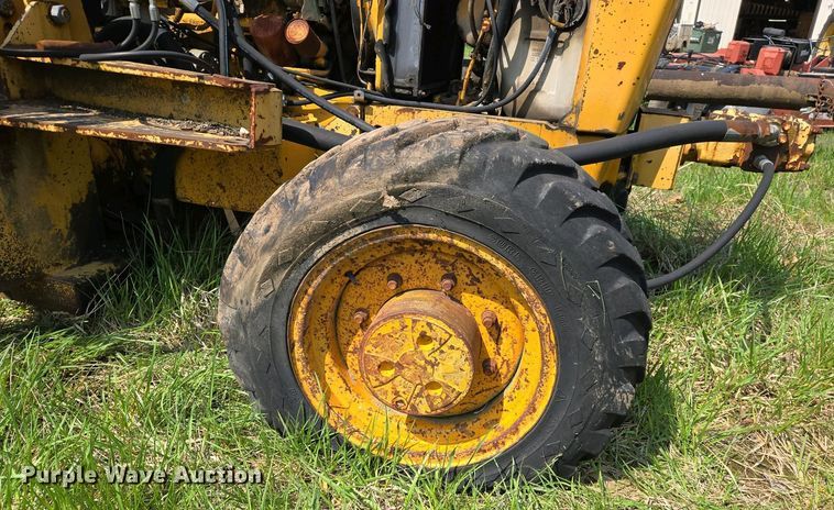 image for item EJ7445 2002 John Deere 2755 tractor