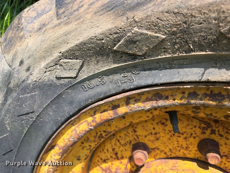 image for item EJ7445 2002 John Deere 2755 tractor