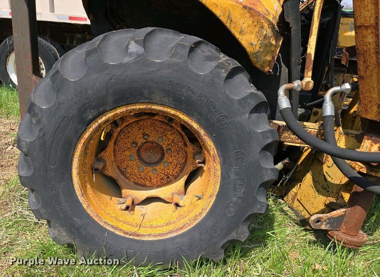 image for item EJ7445 2002 John Deere 2755 tractor