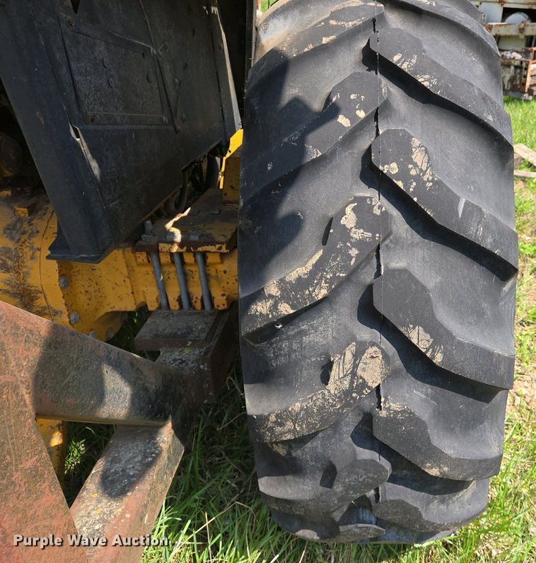 image for item EJ7445 2002 John Deere 2755 tractor