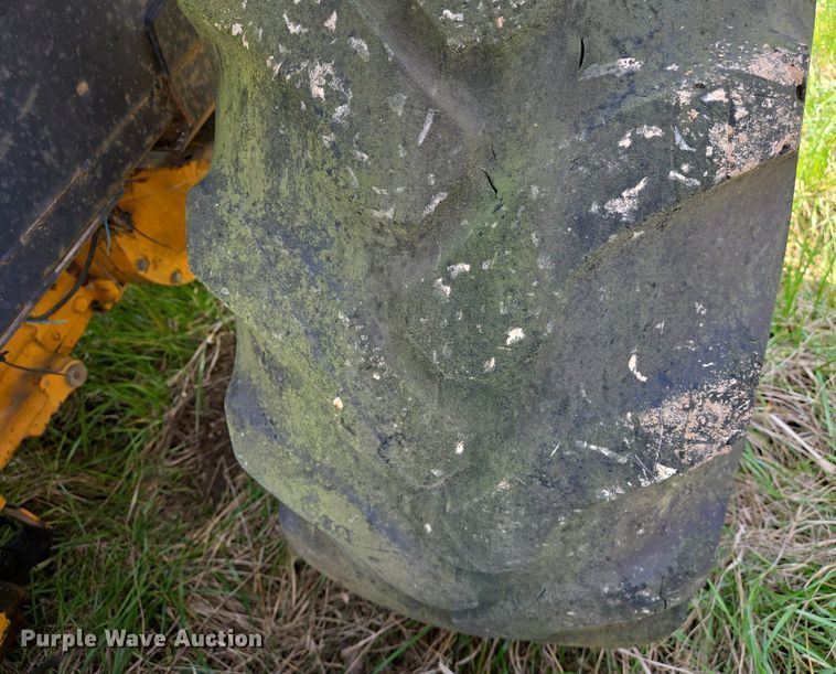 image for item EJ7445 2002 John Deere 2755 tractor