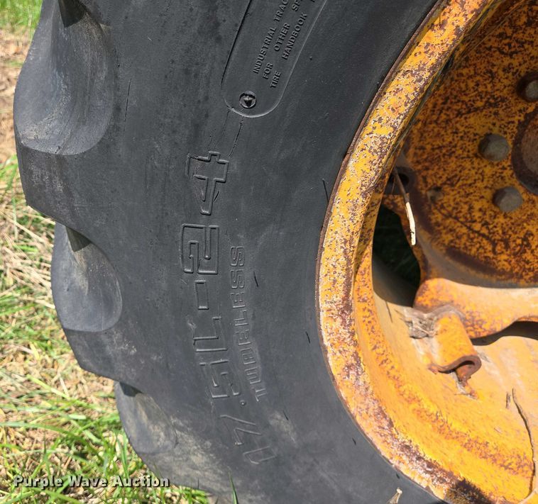 image for item EJ7445 2002 John Deere 2755 tractor