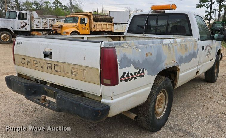 image for item EJ7447 1995 Chevrolet K1500 pickup truck