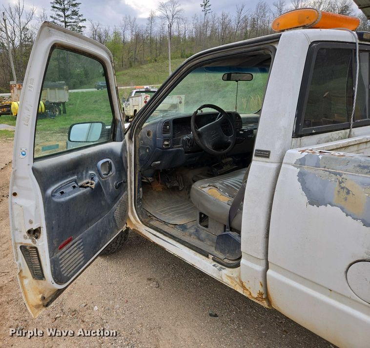 image for item EJ7447 1995 Chevrolet K1500 pickup truck