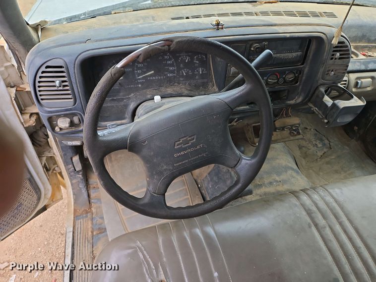 image for item EJ7447 1995 Chevrolet K1500 pickup truck