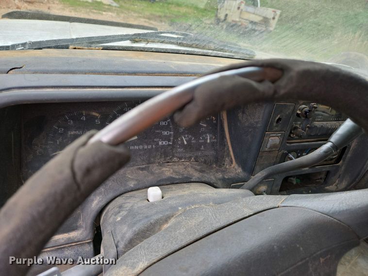 image for item EJ7447 1995 Chevrolet K1500 pickup truck