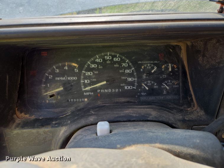 image for item EJ7447 1995 Chevrolet K1500 pickup truck