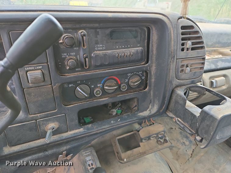 image for item EJ7447 1995 Chevrolet K1500 pickup truck