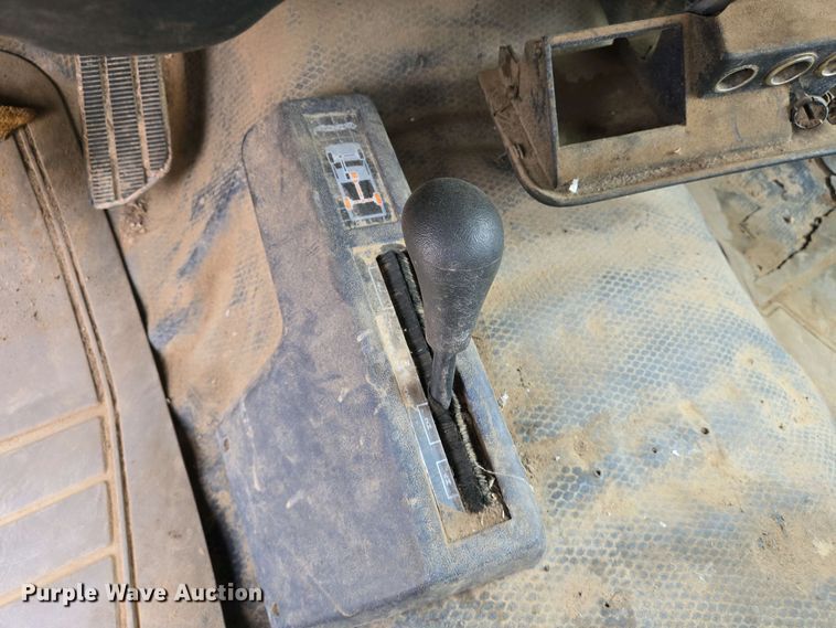 image for item EJ7447 1995 Chevrolet K1500 pickup truck