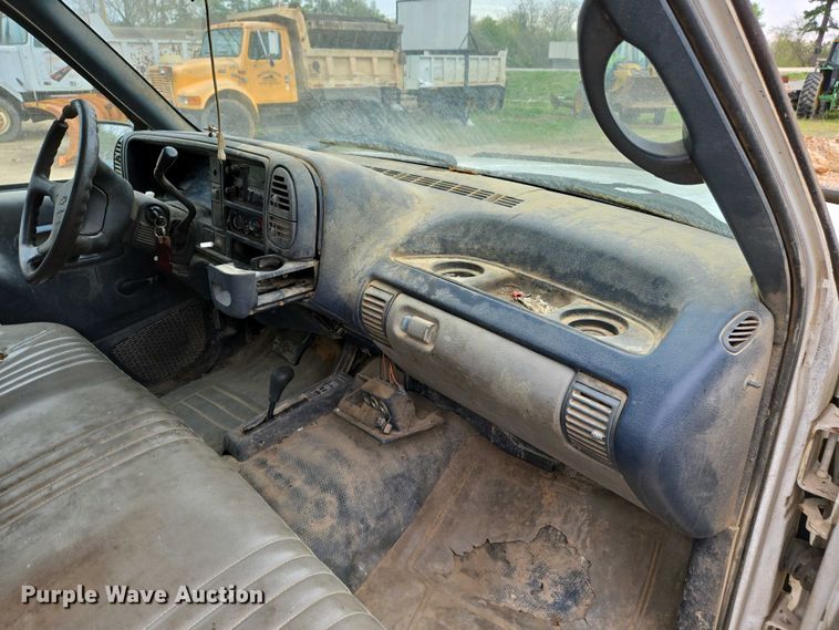 image for item EJ7447 1995 Chevrolet K1500 pickup truck
