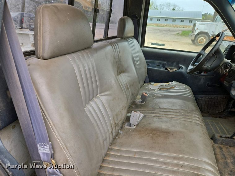 image for item EJ7447 1995 Chevrolet K1500 pickup truck