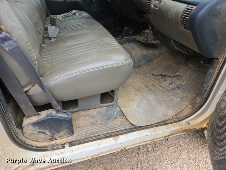 image for item EJ7447 1995 Chevrolet K1500 pickup truck