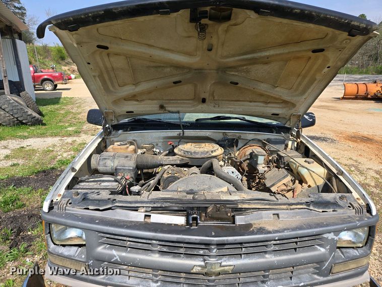 image for item EJ7447 1995 Chevrolet K1500 pickup truck