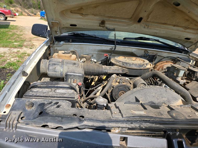 image for item EJ7447 1995 Chevrolet K1500 pickup truck