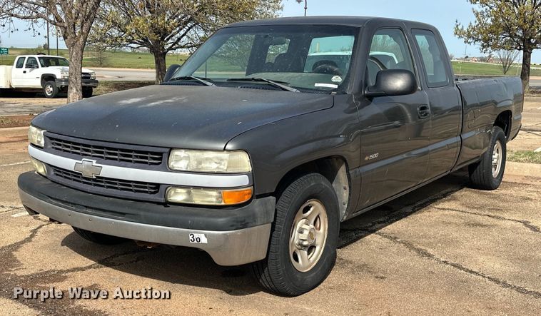 image for item EJ8530 2002 Chevrolet Silverado 1500 Ext. Cab pickup truck
