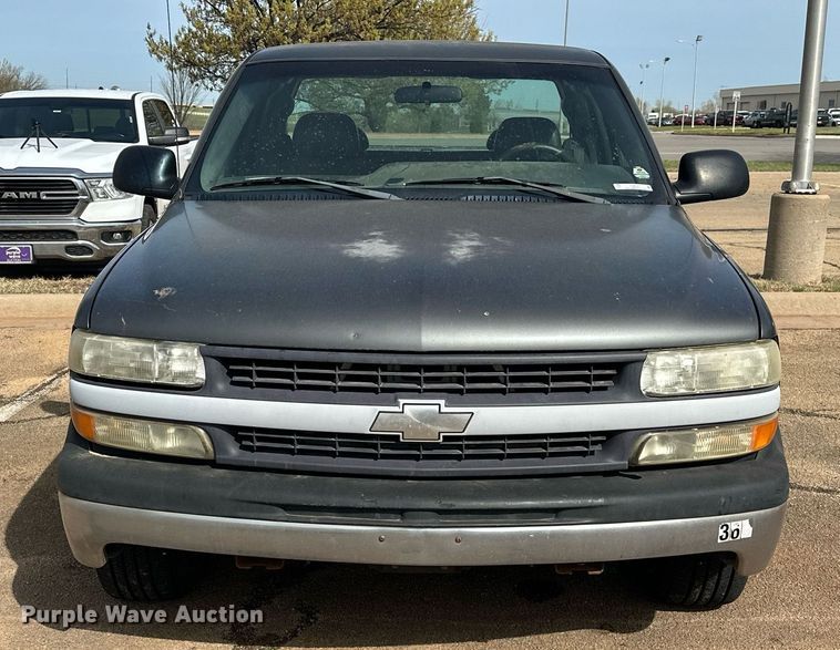 image for item EJ8530 2002 Chevrolet Silverado 1500 Ext. Cab pickup truck