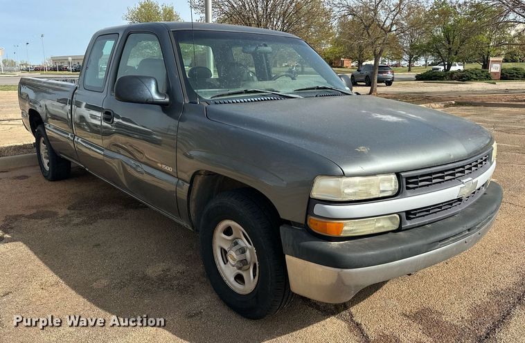 image for item EJ8530 2002 Chevrolet Silverado 1500 Ext. Cab pickup truck