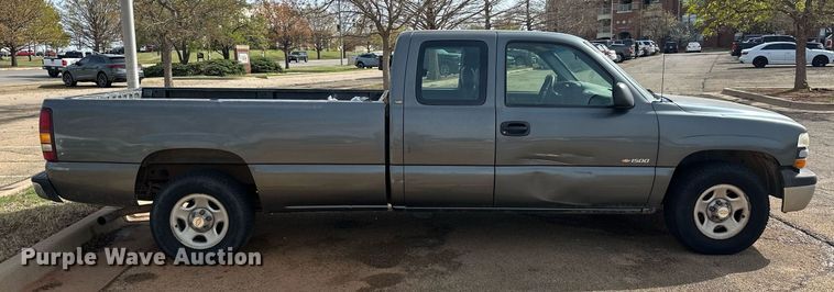 image for item EJ8530 2002 Chevrolet Silverado 1500 Ext. Cab pickup truck
