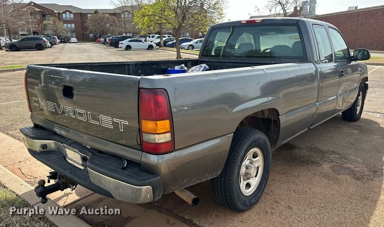 image for item EJ8530 2002 Chevrolet Silverado 1500 Ext. Cab pickup truck