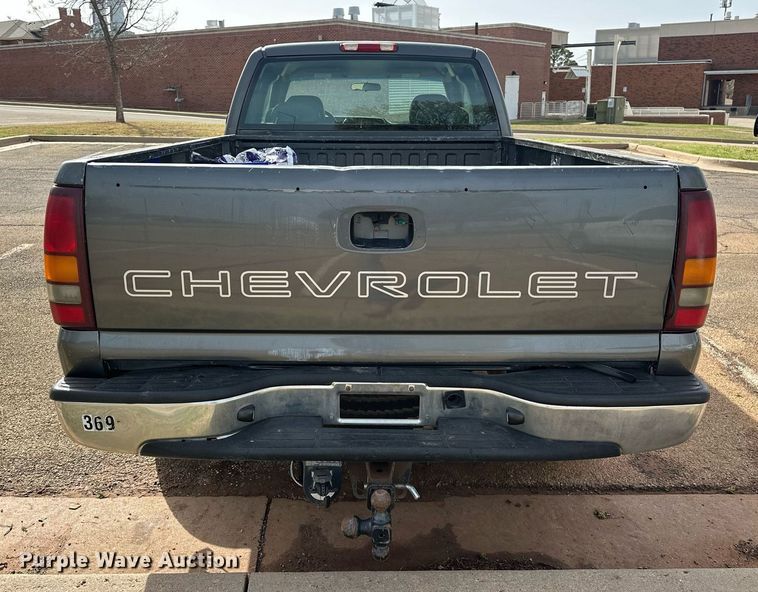 image for item EJ8530 2002 Chevrolet Silverado 1500 Ext. Cab pickup truck