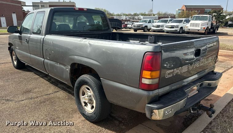 image for item EJ8530 2002 Chevrolet Silverado 1500 Ext. Cab pickup truck