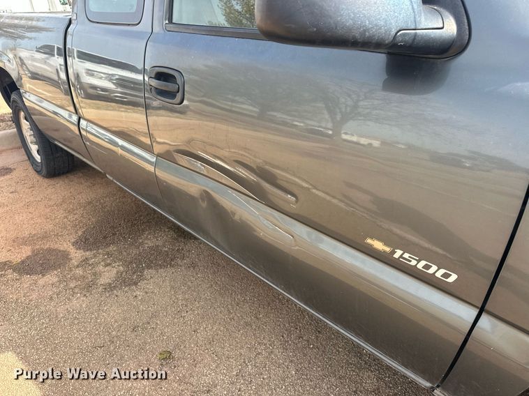 image for item EJ8530 2002 Chevrolet Silverado 1500 Ext. Cab pickup truck