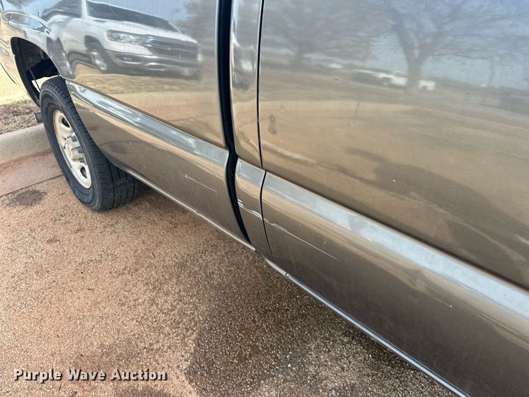 image for item EJ8530 2002 Chevrolet Silverado 1500 Ext. Cab pickup truck