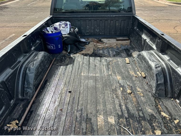 image for item EJ8530 2002 Chevrolet Silverado 1500 Ext. Cab pickup truck