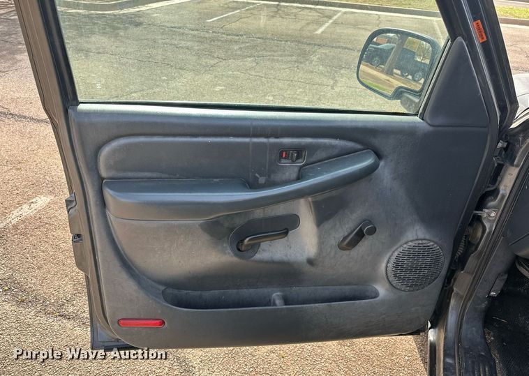 image for item EJ8530 2002 Chevrolet Silverado 1500 Ext. Cab pickup truck