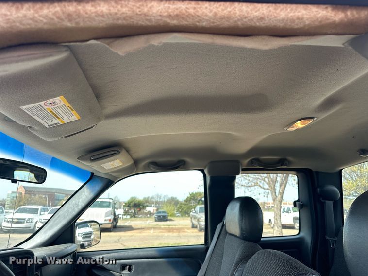 image for item EJ8530 2002 Chevrolet Silverado 1500 Ext. Cab pickup truck