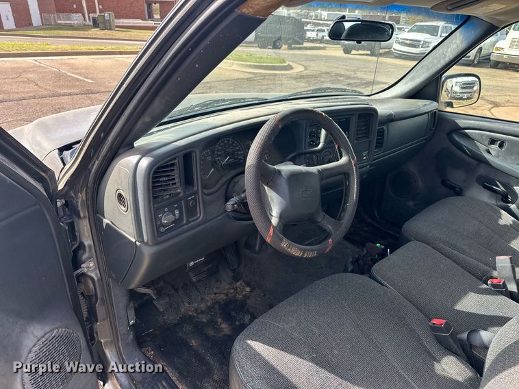 image for item EJ8530 2002 Chevrolet Silverado 1500 Ext. Cab pickup truck