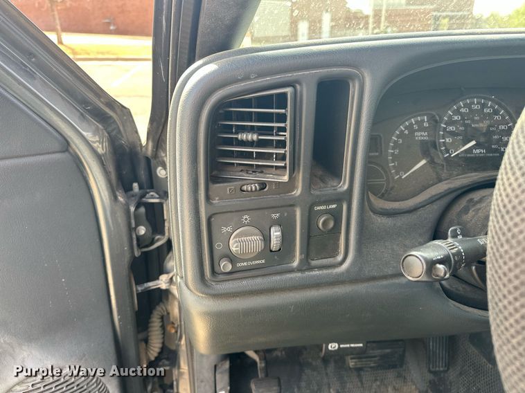 image for item EJ8530 2002 Chevrolet Silverado 1500 Ext. Cab pickup truck