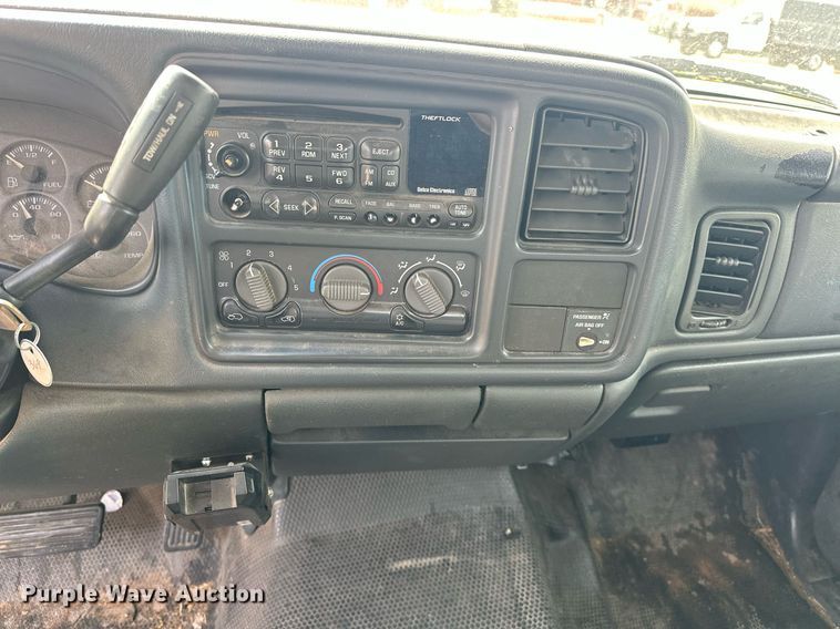 image for item EJ8530 2002 Chevrolet Silverado 1500 Ext. Cab pickup truck