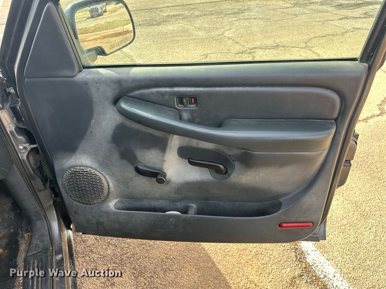 image for item EJ8530 2002 Chevrolet Silverado 1500 Ext. Cab pickup truck