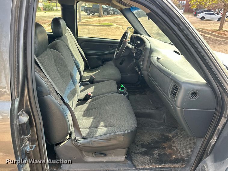 image for item EJ8530 2002 Chevrolet Silverado 1500 Ext. Cab pickup truck