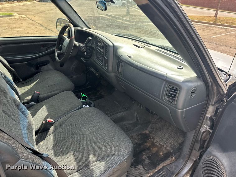 image for item EJ8530 2002 Chevrolet Silverado 1500 Ext. Cab pickup truck