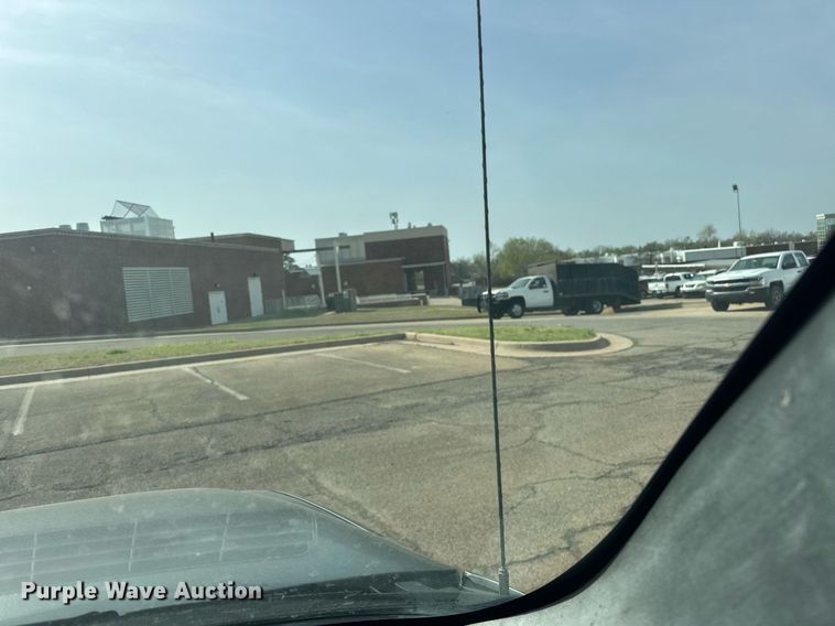 image for item EJ8530 2002 Chevrolet Silverado 1500 Ext. Cab pickup truck