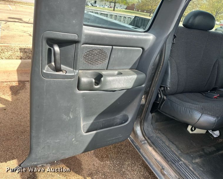 image for item EJ8530 2002 Chevrolet Silverado 1500 Ext. Cab pickup truck