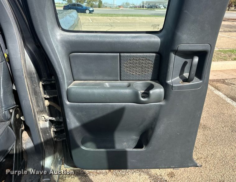 image for item EJ8530 2002 Chevrolet Silverado 1500 Ext. Cab pickup truck