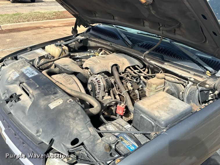 image for item EJ8530 2002 Chevrolet Silverado 1500 Ext. Cab pickup truck