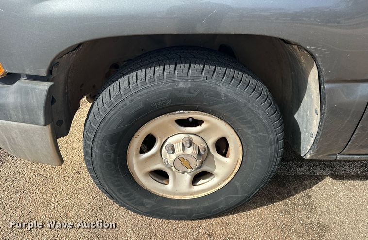 image for item EJ8530 2002 Chevrolet Silverado 1500 Ext. Cab pickup truck