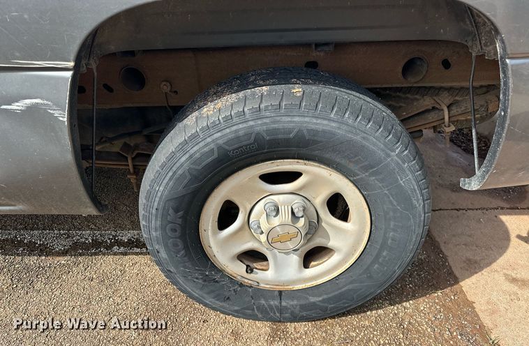 image for item EJ8530 2002 Chevrolet Silverado 1500 Ext. Cab pickup truck