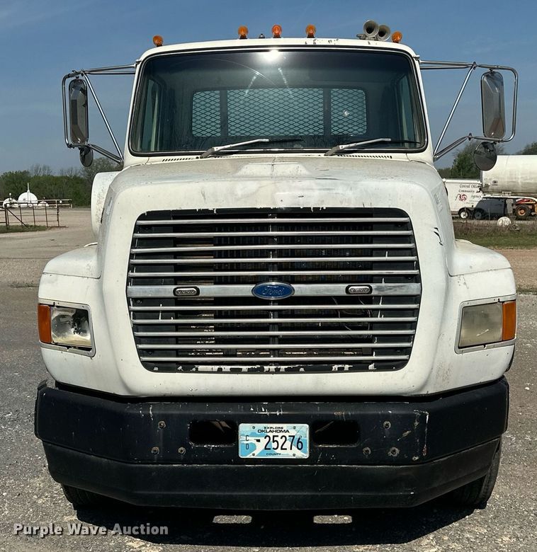 image for item EJ8652 1994 Ford LA9000 winch truck