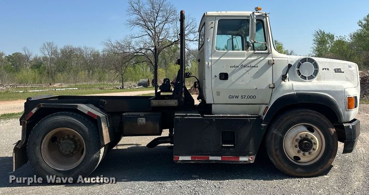 image for item EJ8652 1994 Ford LA9000 winch truck