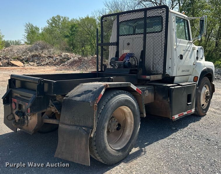 image for item EJ8652 1994 Ford LA9000 winch truck