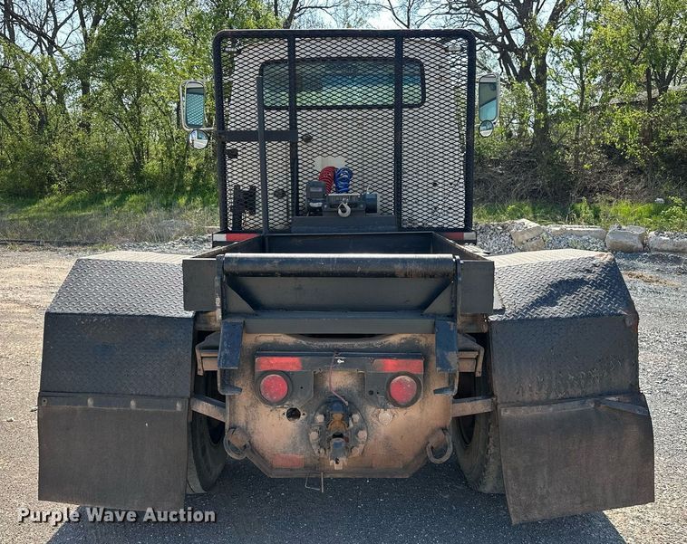 image for item EJ8652 1994 Ford LA9000 winch truck