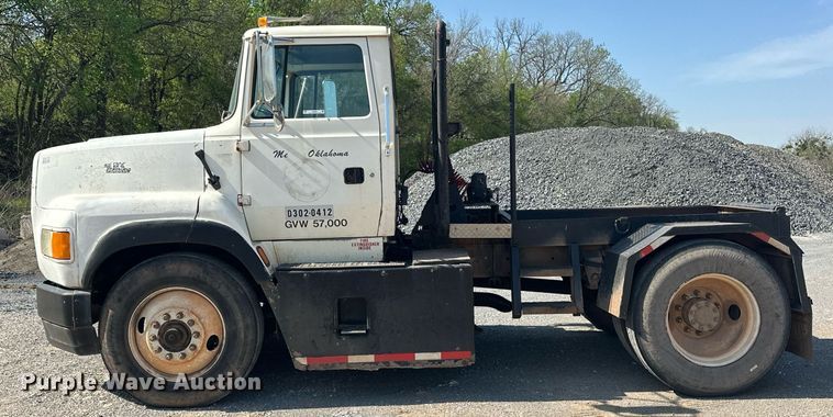 image for item EJ8652 1994 Ford LA9000 winch truck