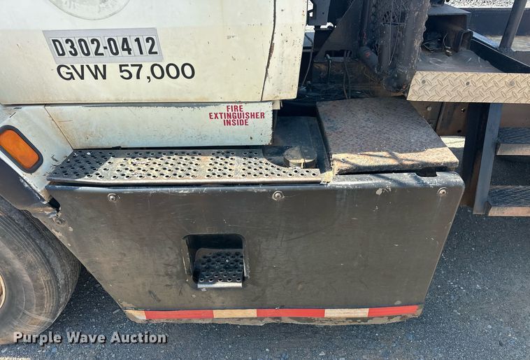 image for item EJ8652 1994 Ford LA9000 winch truck