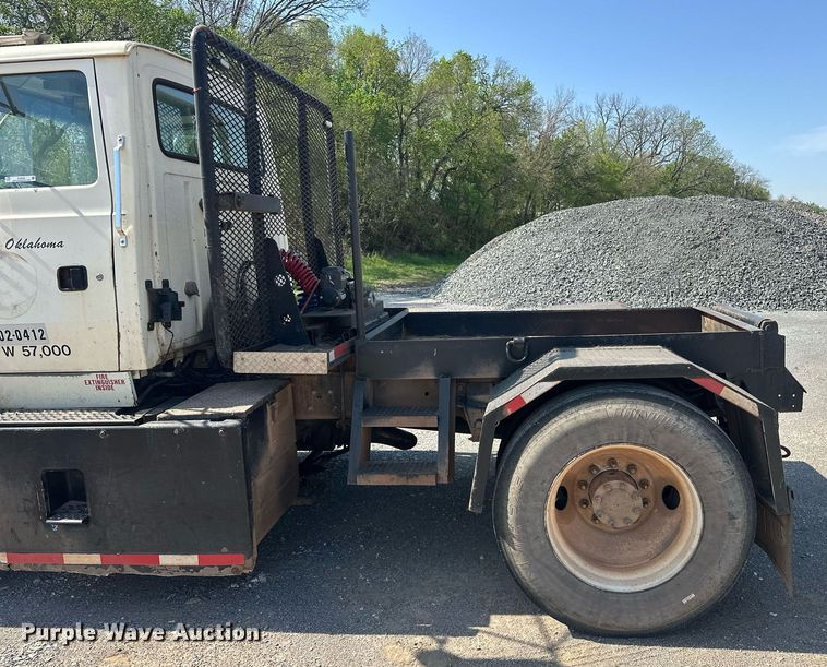 image for item EJ8652 1994 Ford LA9000 winch truck