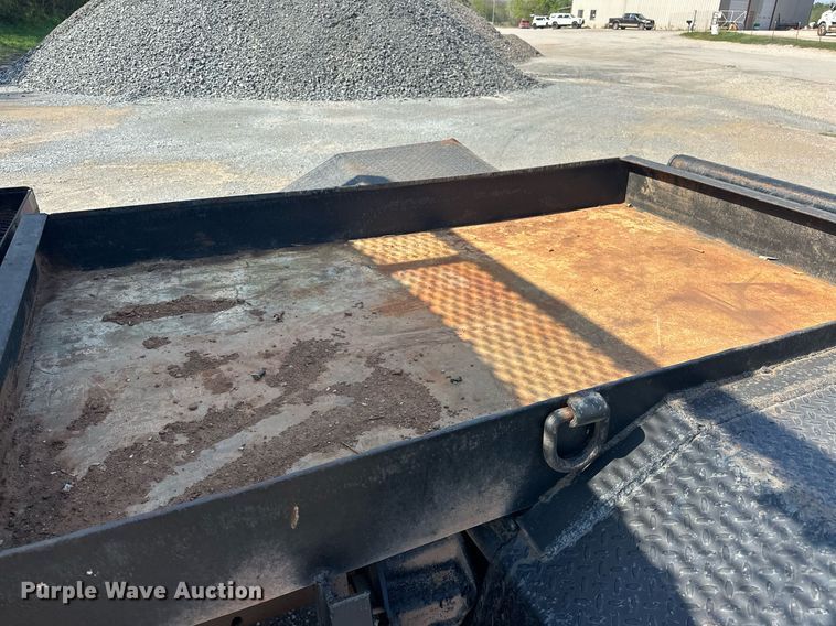 image for item EJ8652 1994 Ford LA9000 winch truck